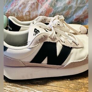 New Balance size 8 - trendy and cool - just not for my feet sadly